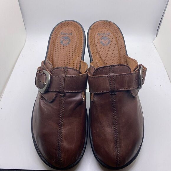 CROCS Women's 10 Brown Cobbler Buckle
Clog Mules Shoes Leather Sandals - Picture 5 of 11